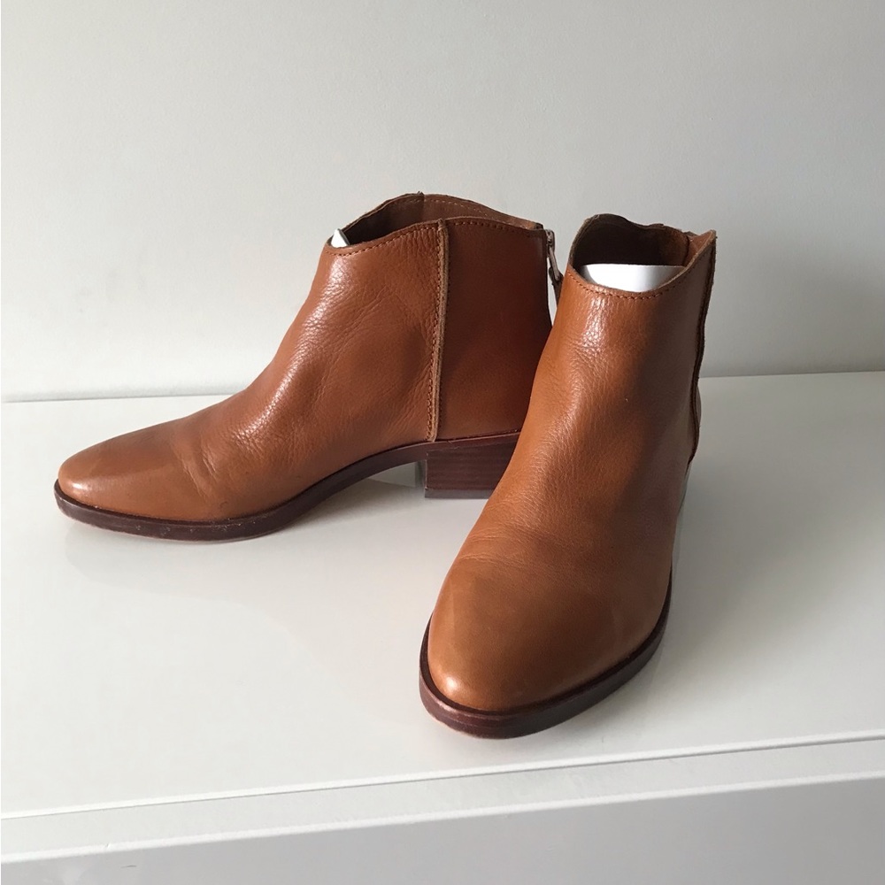 NIB Dolce Vita Leather Bootie in Cognac